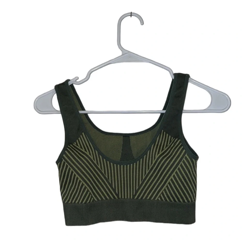 Fabletics sports bra - seem less green patterned bra - size XS